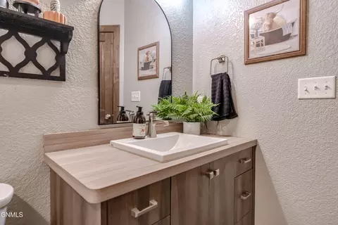 Bath - 602 Cobblestone Loop SW, Mandan, ND 58554 photo 3 of 6