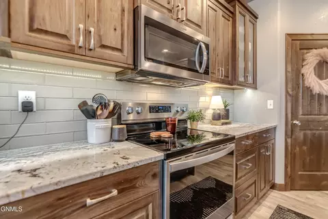 Kitchen - 602 Cobblestone Loop SW, Mandan, ND 58554 photo 5 of 11