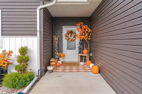 Exterior - 602 Cobblestone Loop SW, Mandan, ND 58554 photo 3 of 29