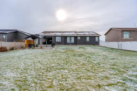 Exterior - 602 Cobblestone Loop SW, Mandan, ND 58554 photo 15 of 29