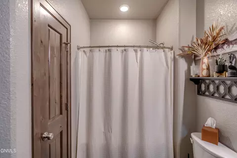 Bath - 602 Cobblestone Loop SW, Mandan, ND 58554 photo 2 of 6