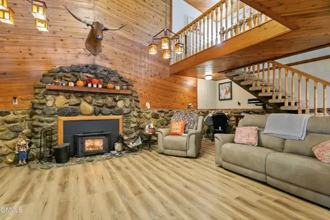 Living - 4643 119th Rd NW, Epping, ND 58843 photo 2 of 3