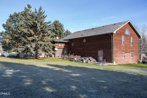 Exterior - 4643 119th Rd NW, Epping, ND 58843 photo 2 of 7