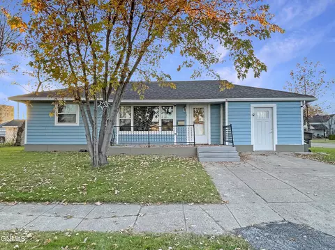 281 10th Ave N, Carrington, ND 58421