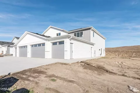4111 Platinum St, Bismarck, ND 58503