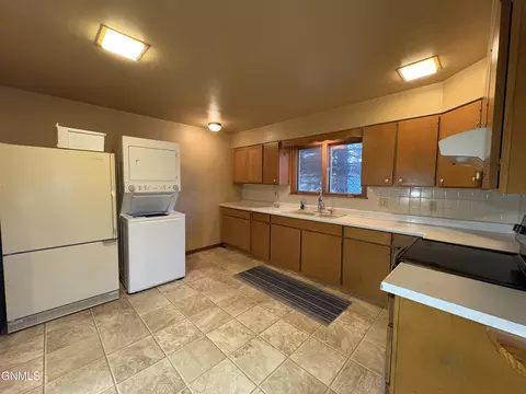 313 3rd St S, Ellendale, ND 58436 photo 7