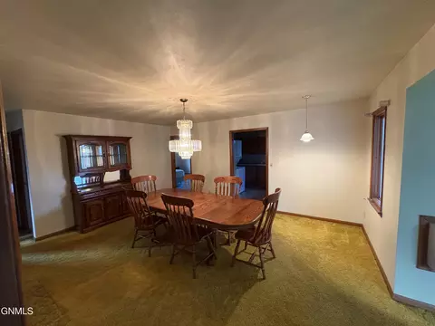 313 3rd St S, Ellendale, ND 58436 photo 3