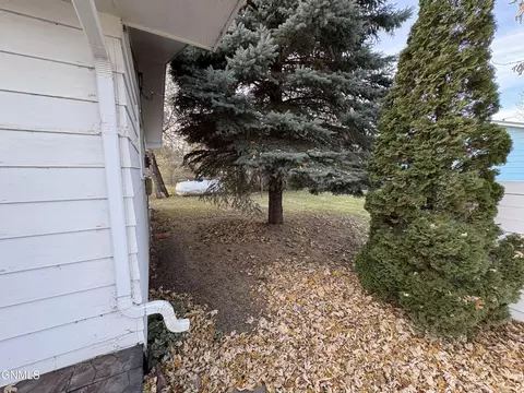313 3rd St S, Ellendale, ND 58436 photo 23