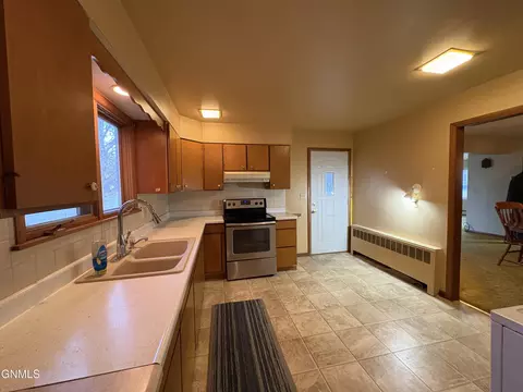 313 3rd St S, Ellendale, ND 58436 photo 8