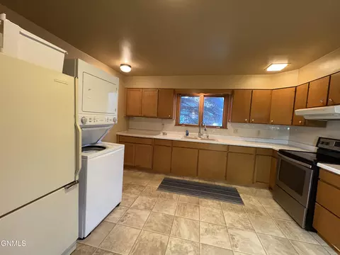 313 3rd St S, Ellendale, ND 58436 photo 6