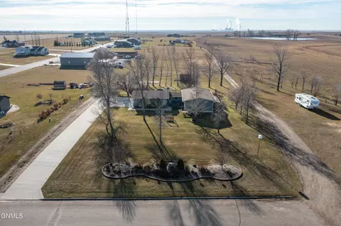804 2nd St SW, Underwood, ND 58576