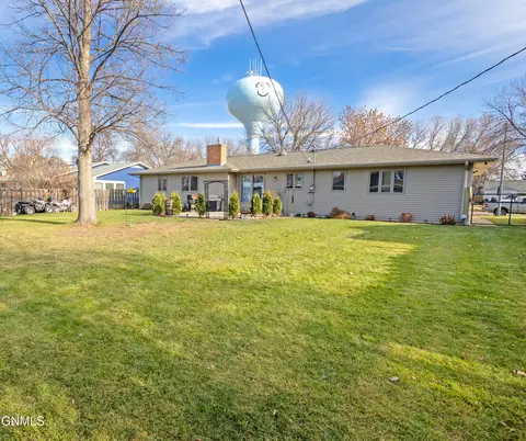 1215 University Ave, Williston, ND 58801 photo 33