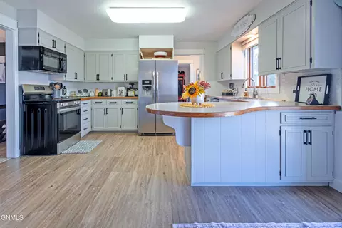 1215 University Ave, Williston, ND 58801 photo 9