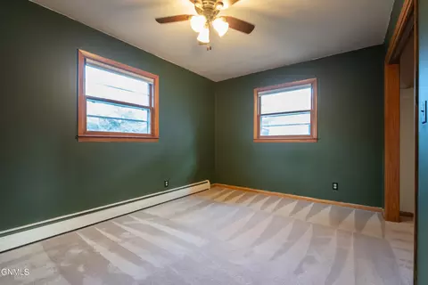 Bedroom - 908 8th Ave W, Dickinson, ND 58601 photo 3 of 9