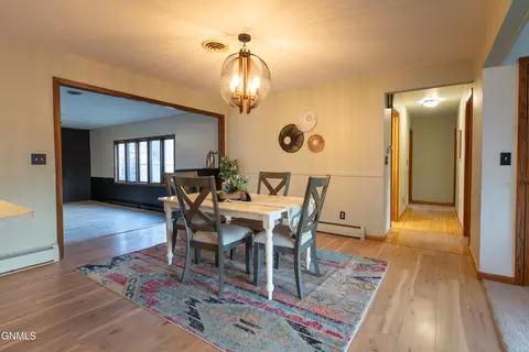 Dining - 908 8th Ave W, Dickinson, ND 58601 photo 4 of 4