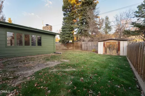 Exterior - 908 8th Ave W, Dickinson, ND 58601 photo 13 of 17