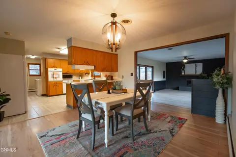 Dining - 908 8th Ave W, Dickinson, ND 58601 photo 1 of 4