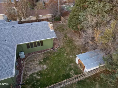 Exterior - 908 8th Ave W, Dickinson, ND 58601 photo 16 of 17