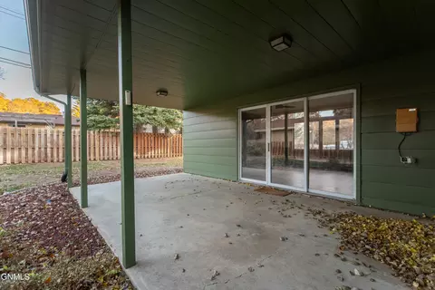 Exterior - 908 8th Ave W, Dickinson, ND 58601 photo 5 of 17