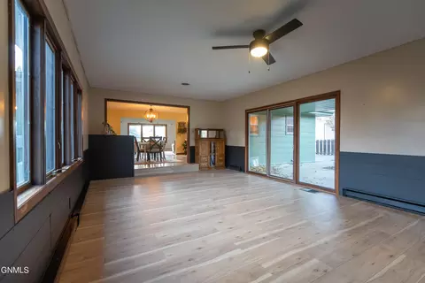 Living - 908 8th Ave W, Dickinson, ND 58601 photo 6 of 6