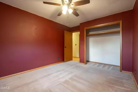 Bedroom - 908 8th Ave W, Dickinson, ND 58601 photo 6 of 9