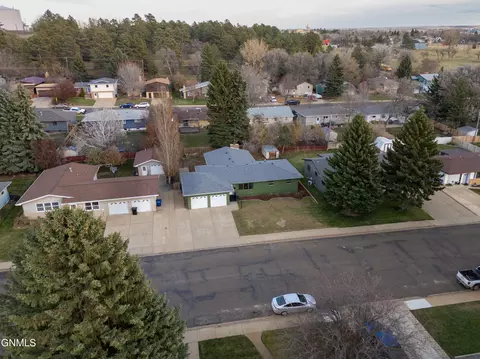 View/Area - 908 8th Ave W, Dickinson, ND 58601 photo 4 of 4