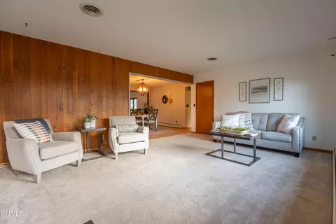 Living - 908 8th Ave W, Dickinson, ND 58601 photo 3 of 6