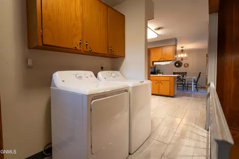 Other - 908 8th Ave W, Dickinson, ND 58601 photo 1 of 15
