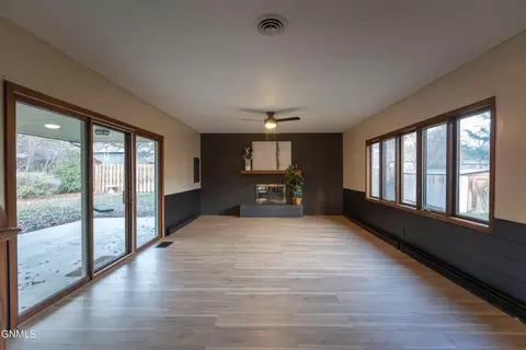 Living - 908 8th Ave W, Dickinson, ND 58601 photo 5 of 6