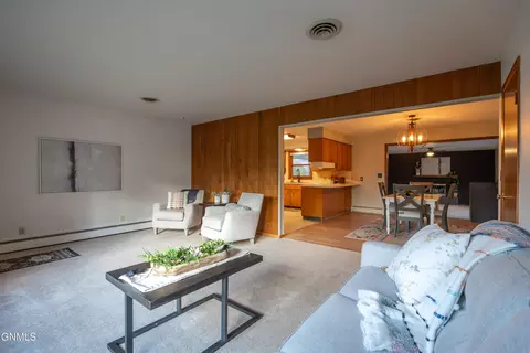 Living - 908 8th Ave W, Dickinson, ND 58601 photo 4 of 6