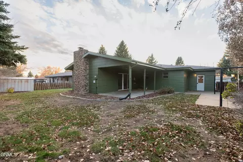 Exterior - 908 8th Ave W, Dickinson, ND 58601 photo 9 of 17