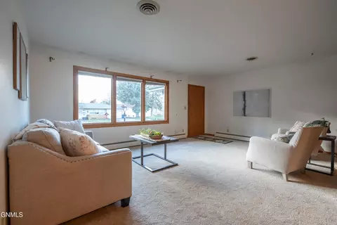 Living - 908 8th Ave W, Dickinson, ND 58601 photo 1 of 6