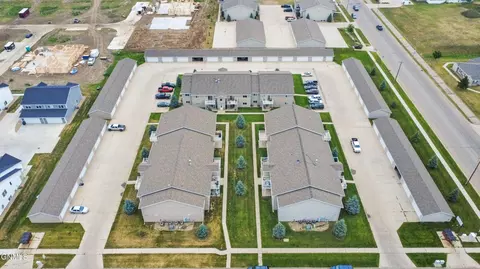 4040 Mckenzie Dr SE, Mandan, ND 58554