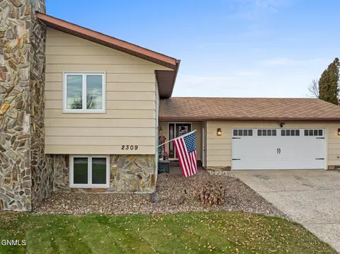 2309 14th Ave W, Williston, ND 58801 photo 4