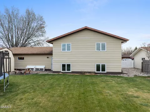 2309 14th Ave W, Williston, ND 58801 photo 6