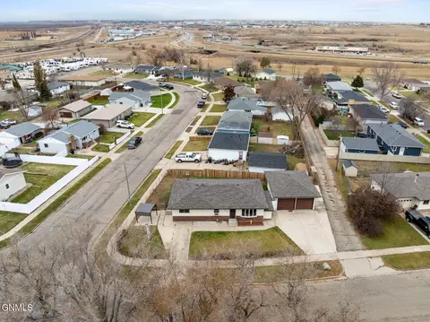 View/Area - 505 17th Ave W, Williston, ND 58801 photo 2 of 5