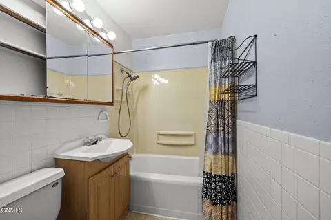 Bath - 505 17th Ave W, Williston, ND 58801 photo 1 of 2