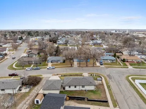 View/Area - 505 17th Ave W, Williston, ND 58801 photo 5 of 5