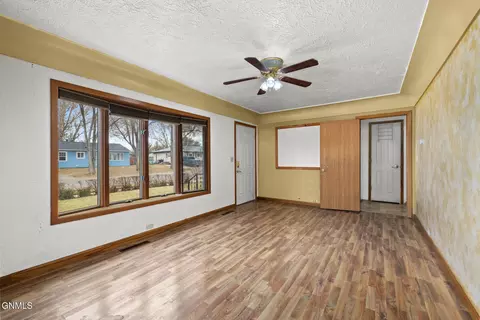 Living - 505 17th Ave W, Williston, ND 58801 photo 2 of 5