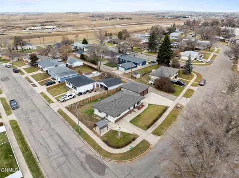 View/Area - 505 17th Ave W, Williston, ND 58801 photo 4 of 5