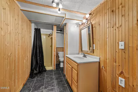 Bath - 505 17th Ave W, Williston, ND 58801 photo 2 of 2