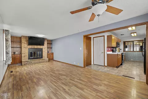 Living - 505 17th Ave W, Williston, ND 58801 photo 4 of 5