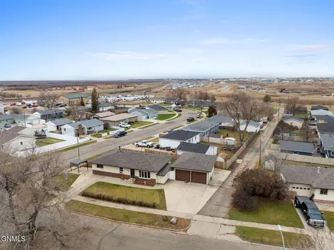 View/Area - 505 17th Ave W, Williston, ND 58801 photo 1 of 5