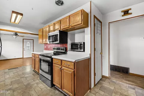 Kitchen - 505 17th Ave W, Williston, ND 58801 photo 2 of 3