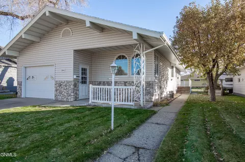 204 1st Ave NE, Beulah, ND 58523