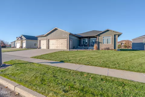 3424 Chisholm Trl, Bismarck, ND 58503