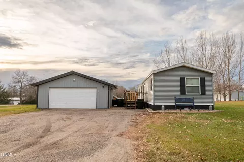 215 Dove St, Lincoln, ND 58504