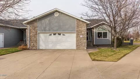 2200 Shoal Loop SE, Mandan, ND 58554