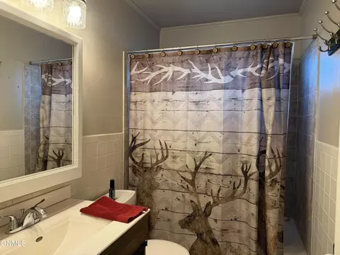 Bath - 1232 8th Ave W, Williston, ND 58801 photo 1 of 2