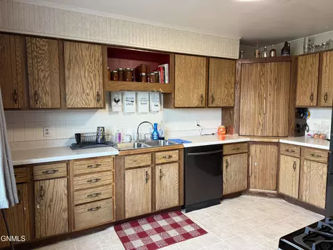 Kitchen - 1232 8th Ave W, Williston, ND 58801 photo 1 of 2